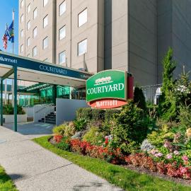 Courtyard by Marriott New York JFK Airport, hotel sa Queens