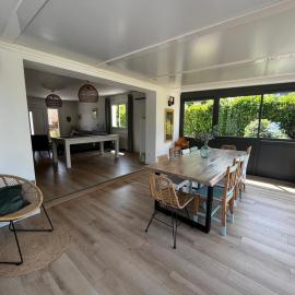 Maison moderne près du lac avec jardin et véranda à Sanguinet, pour 10 personnes - FR-1-319-584, hotel en Sanguinet
