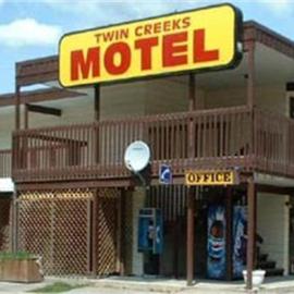 Twin Creeks Motel – hotel w mieście Lumby