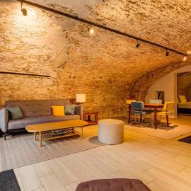 Luxurious renovated apartment in Utrecht City center with view on the old canal, hotel a Utrecht
