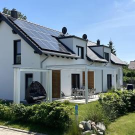 Ferienhäuser Ankerplatz 1 und 2 Usedom mit Sauna, Kamin und Garten, Hotel in Krummin