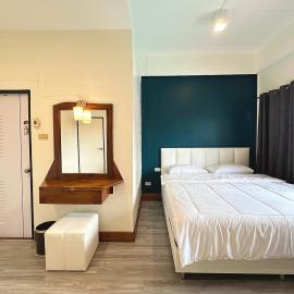 จิมเบ โคซี่เทล เขาหลัก Zimbei Cozytel Khaolak, hotel in Khao Lak