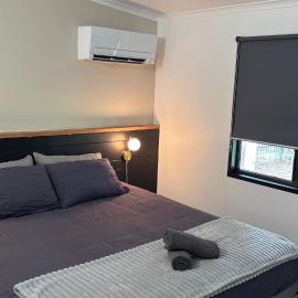 Family retreat in Ningi Pet friendly, hotell sihtkohas Sandstone Point