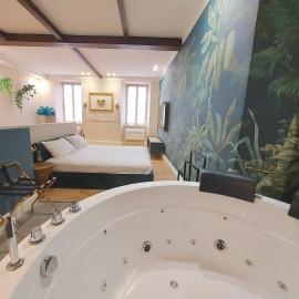 Exotic Suite with Jacuzzi, hotel in Bergamo