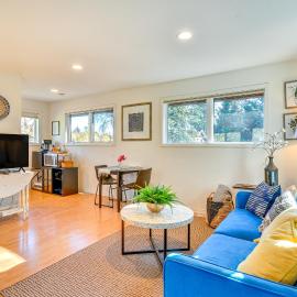 Walk to Willamette River: Studio in West Linn, hotel din West Linn