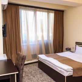 Yerevan Centre Hotel、エレバンのホテル