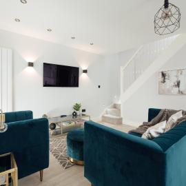 Modern 2Bed House - Walk to Station & High Street, Near Surrey Hills & Denbies Vineyard، فندق في دوركينغ