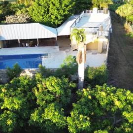 Finca im Grünen, sehr ruhige Lage, Terrasse mit Pool，巴尼的飯店