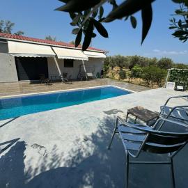 Villa Elia، فندق في آيجيون