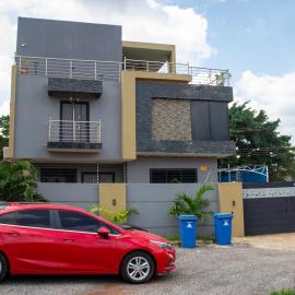 Kenest Villa, Oyarifa Estate - Accra Gh, hotel sa Oyarifa