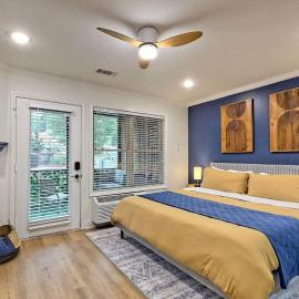 Charming Downtown Helen Getaway