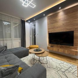 Square In - FREE GARAGE-