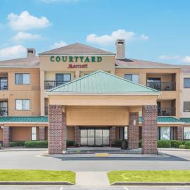 Courtyard by Marriott Rocky Mount، فندق في روكي ماونت