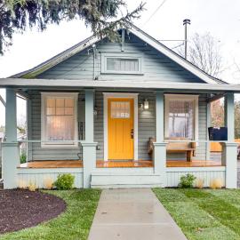 Walkable Location: Quaint Cottage in Forest Grove!, hotel sa Forest Grove