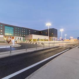 Courtyard by Marriott Warsaw Airport, hotel Varsóban