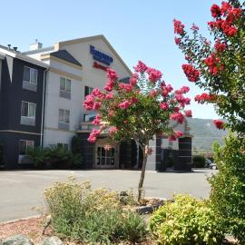 Fairfield Inn & Suites Ukiah Mendocino County，尤奇亞的飯店