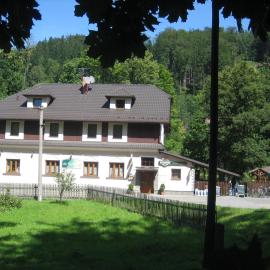 Hotel Säntis, hotelli kohteessa Komorní Lhotka
