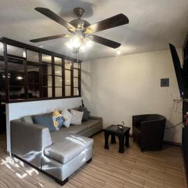 Bonita Casa Capri 5 m del consulado, מלון בסיודאד חוארס