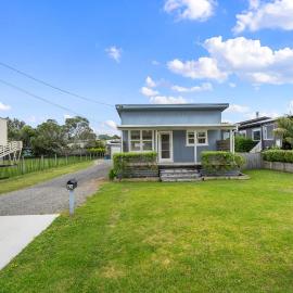 The Blue Cottage - Waihi Beach Holiday Home