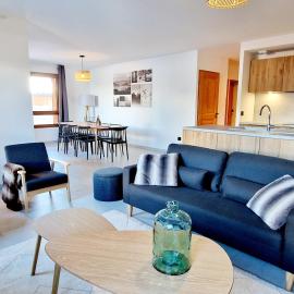 Appartement Neuf 5 pièces à 20m des pistes avec garage double - FR-1-755-37, hotel in Montalbert
