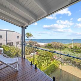 Caloundra Retro Beach House in Front of Ocean