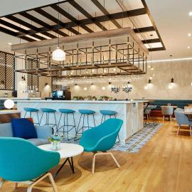 Courtyard by Marriott Luton Airport: Luton şehrinde bir otel