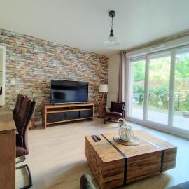 Comfortable apart with piano, terrace and parking