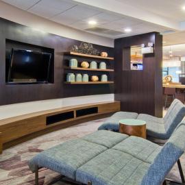 Courtyard by Marriott Clarksville، فندق في كلاركسفيل