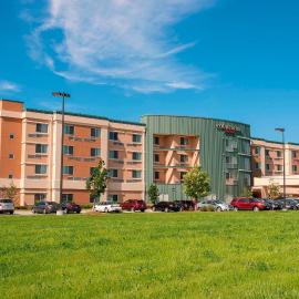 Courtyard Milwaukee Airport: Milwaukee şehrinde bir otel