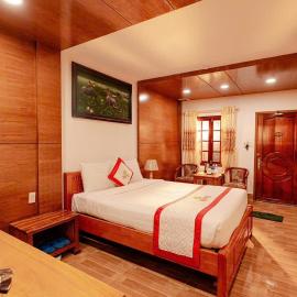 Viesnīca Khách sạn Dìn Ký Cổng Chào Bình Dương pilsētā Thuan An