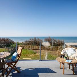 Bright & Dreamy On the Beach Garden & Balcony
