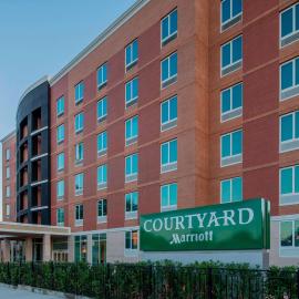 Courtyard by Marriott New York Queens/Fresh Meadows, hotel v Queensu