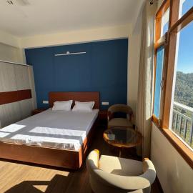 Hues & Trails Homestay, hotel u gradu 'Shogi'