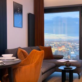 URBAN APARTMENTS Global Skyline - 21st Floor No 19 - Free Garage, hotelli kohteessa Katowice