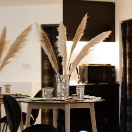 LOFT SUITE FEMmE NOIR ''LA REGGIA'', hotel Casertában