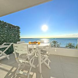 Sea Front Condo Promenade, отель в Ницце
