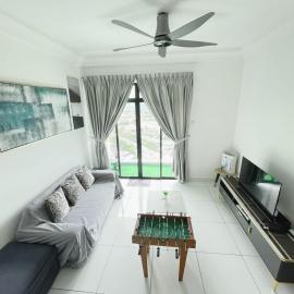 PLATINO, Huge Family 3BR Suite, Few steps to Paradigm Mall & Escape JB