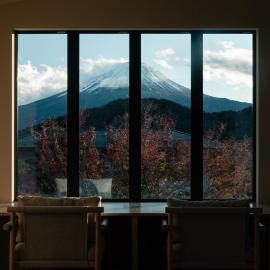 富士山望むプライベートヴィラ 900平方メートルの敷地を貸切利用 憩 ikoi Fuji サウナ 4Kシアター