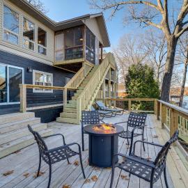 Lakefront Retreat w/ Game Room in Bella Vista!, hotel v destinaci Bella Vista