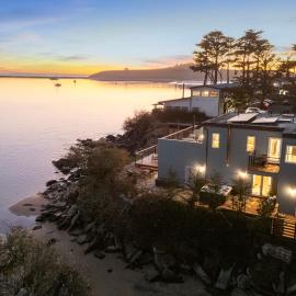 Experience the Pinnacle of Coastal Living at Harbour House, hotel v destinácii Half Moon Bay