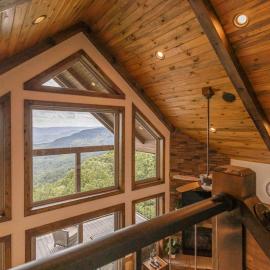 Canyon View Treehouse- Relaxing Getaway in Jasper with an Amazing View, hotell sihtkohas Jasper