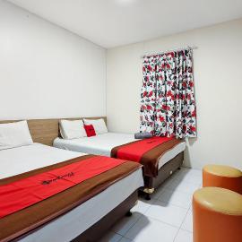 RedDoorz near Taman Safari 3, hotel em Campaka