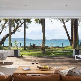 Azure Haven – A Waterfront Luxury Retreat for Families, hotel in Corlette