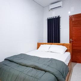 Widi Guest House near GWK Mitra RedDoorz