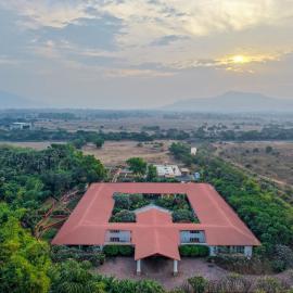 amã Stays & Trails Kihim Courtyard, Alibaug, hotel v destinaci Alibag