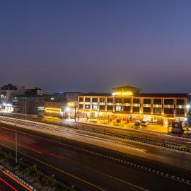 Chitwan Midtown Hotel, hotel in Bharatpur