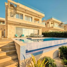 Olymp Luxury Villa C - Seafront Elegance with Infinity Pool and Exclusive Lifestyle, hotel in Kissonerga