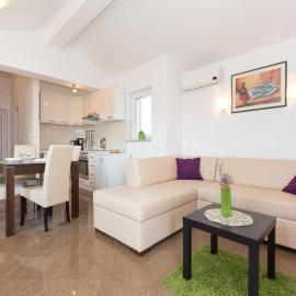 Apartments Josip, hotel in Čižići