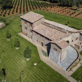 Agriturismo Santa Rosa, hotel Lubrianóban