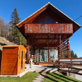 Apartma na KOZOLCU, hotel di Dobovec